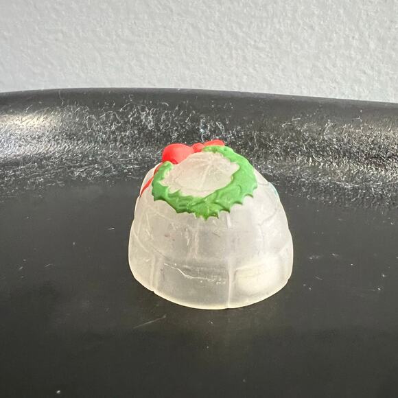 Vintage 1993 Hallmark Merry Miniatures Christmas Eskimo Boy and Igloo - Picture 4 of 8